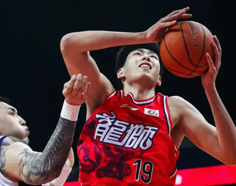 徐昕出战29分钟，9中7得到17分10篮板4盖帽