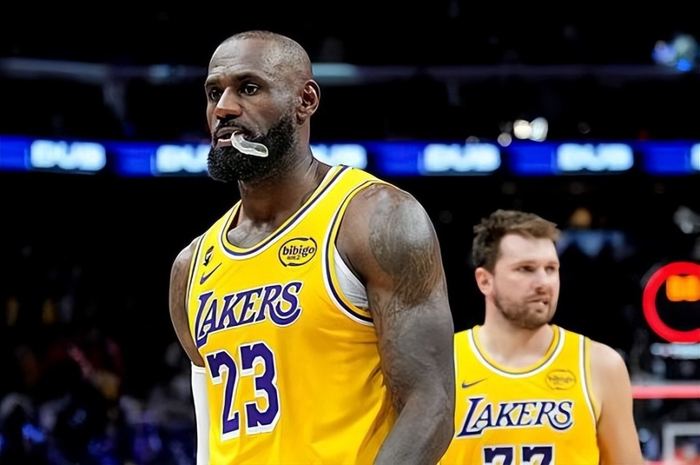 联盟最惨超巨！因交易损失1.8亿，因伤连续错过一阵，湖人赚麻了|东契奇|里夫斯|奥斯汀·里夫斯|卢卡-东契奇|JJ-雷迪克_新浪体育_新浪新闻